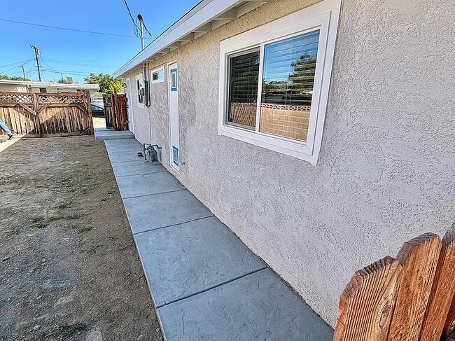 Building Photo - 2028 W Oldfield St