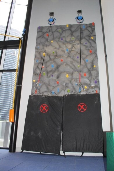 Building Photo - 1010 Brickell Ave