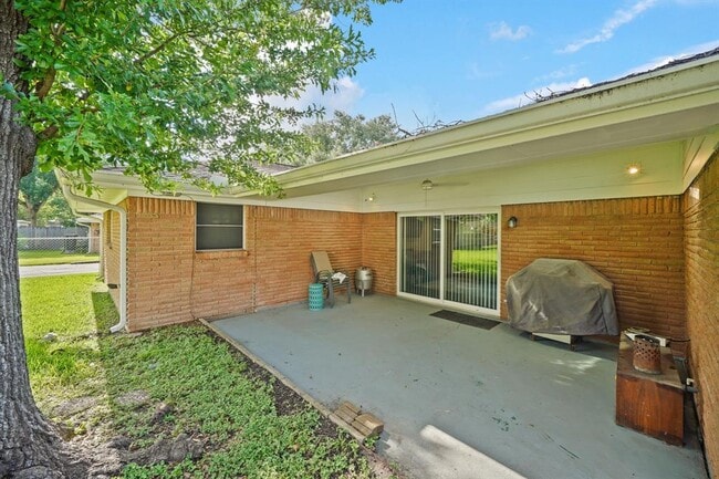 Building Photo - 5810 Wigton Dr