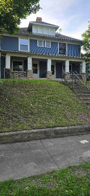 Building Photo - 1129.5 Garfield Ave