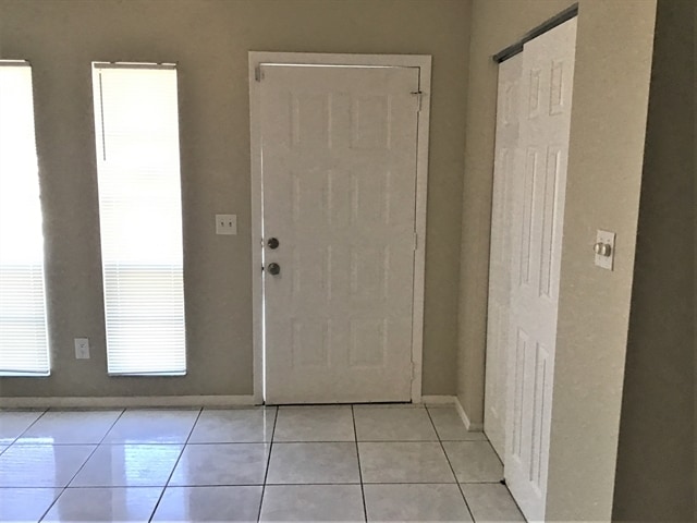 Building Photo - 136 W Cedarwood Cir