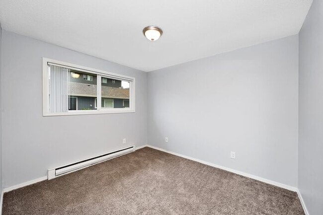 Building Photo - Recently upgraded 3 Bedroom! Washer/Dryer in unit!, Great Location! $500.00 Deposit OAC*!!