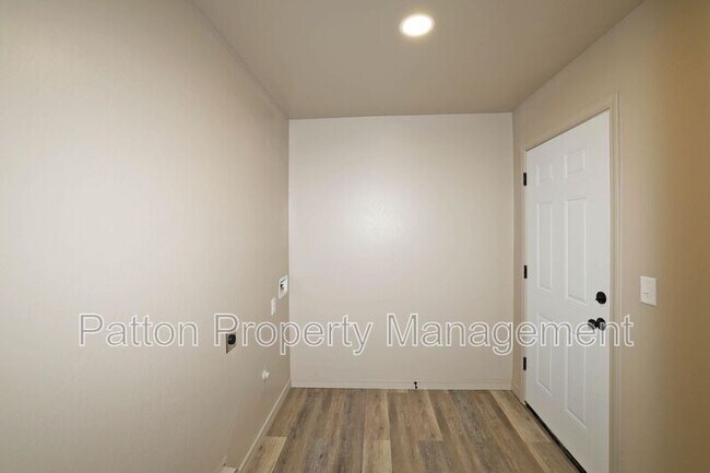 Building Photo - 10574 Tierra Santa Dr