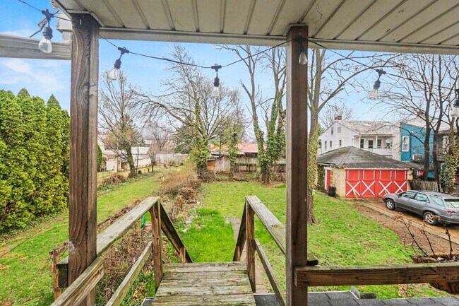 Building Photo - One bed, partially furnished, all utilities included