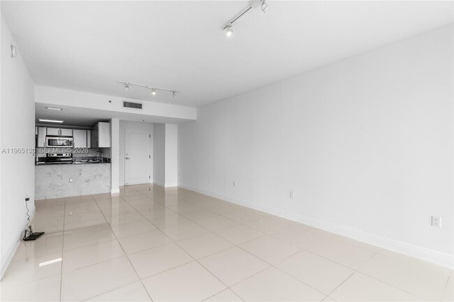 Building Photo - 1861 NW S River Dr