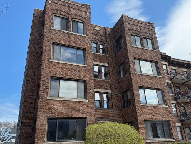 Building Photo - Ed's Arms Apartments