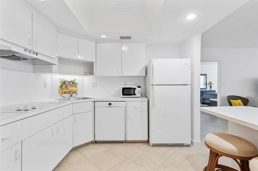 Building Photo - 3800 Galt Ocean Dr