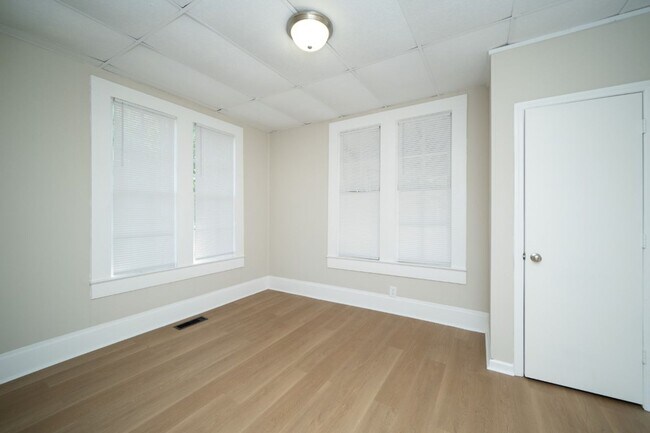 Building Photo - 1623 Holbrook Ave