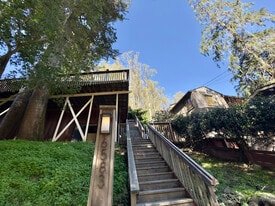 Building Photo - 6583 Valley View Rd