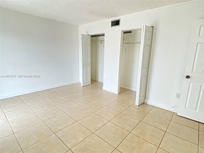 Building Photo - 1655 W 44th Pl