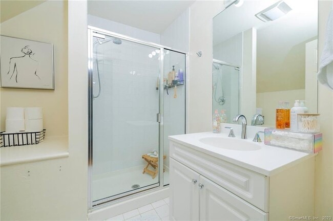 Building Photo - 160 Glenbrook Rd