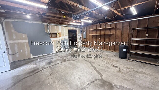 Building Photo - 116 S Dart St