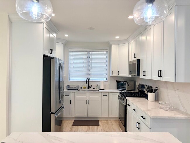 Building Photo - 6 N Jasper Ave