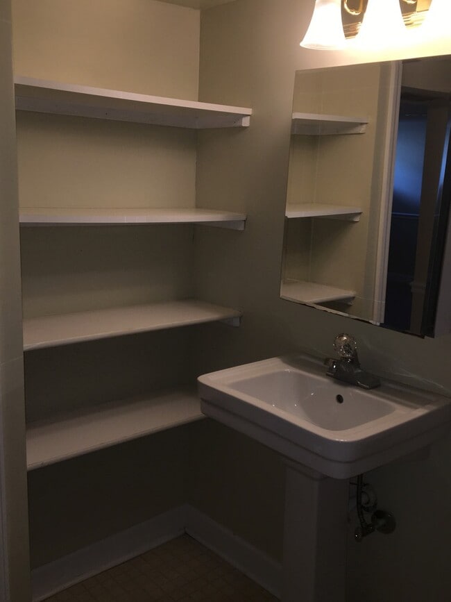 Building Photo - 234 N Summit St