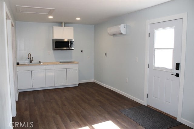 Building Photo - 5776 Katherine St