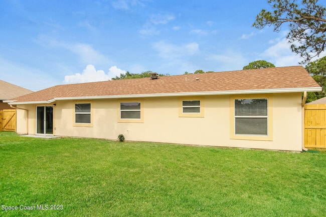 Building Photo - 486 Catalina Ave