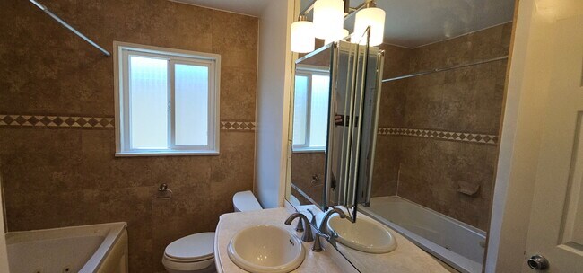 Building Photo - 449 S Doheny Dr
