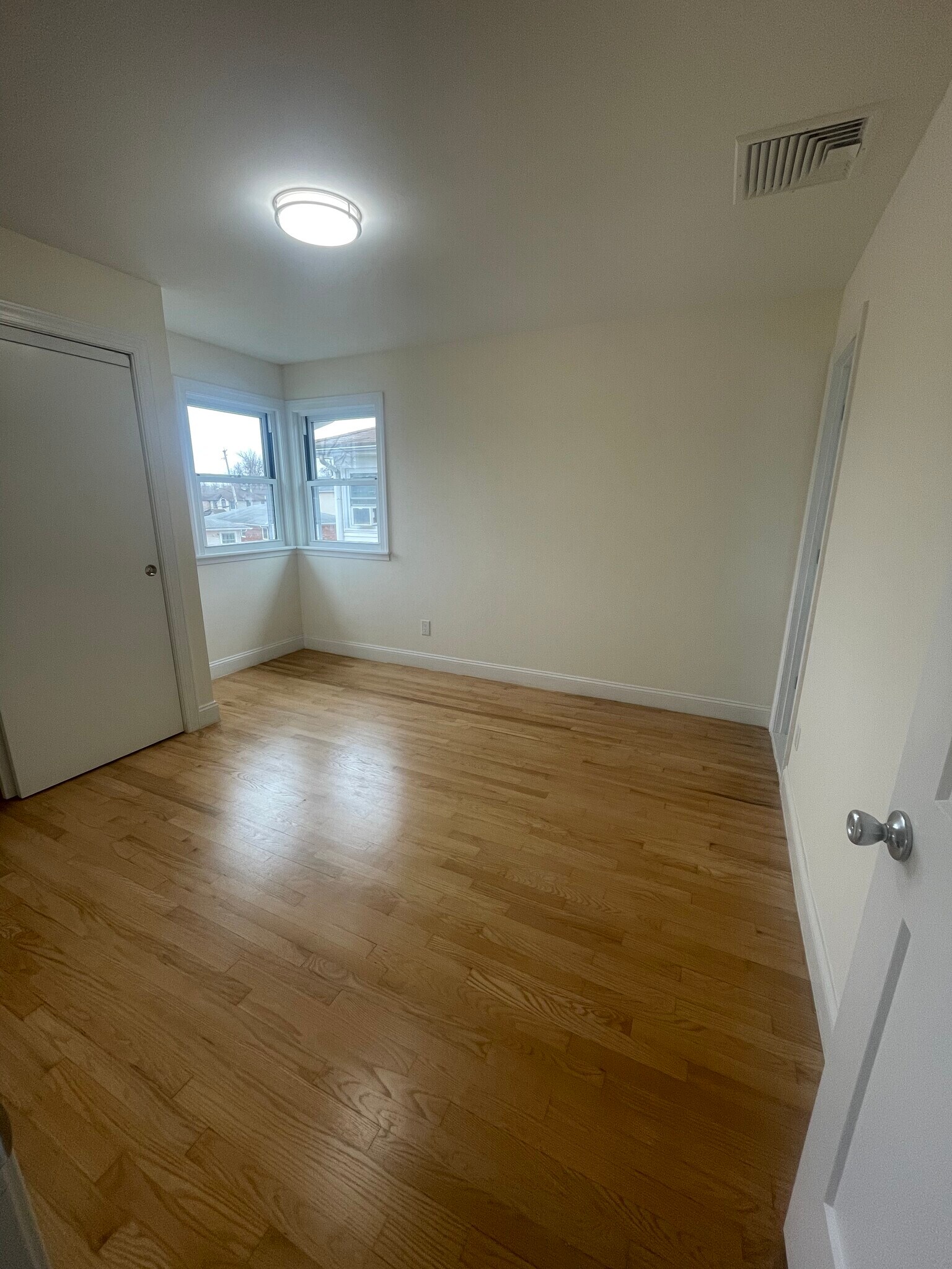 Building Photo - 160 Laconia Ave