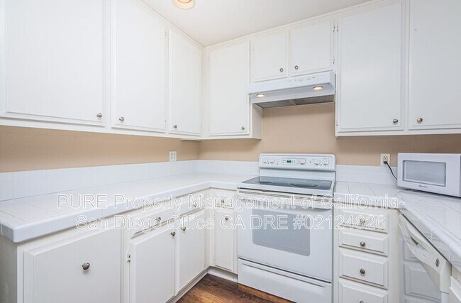 Building Photo - 12555 Oaks N Dr