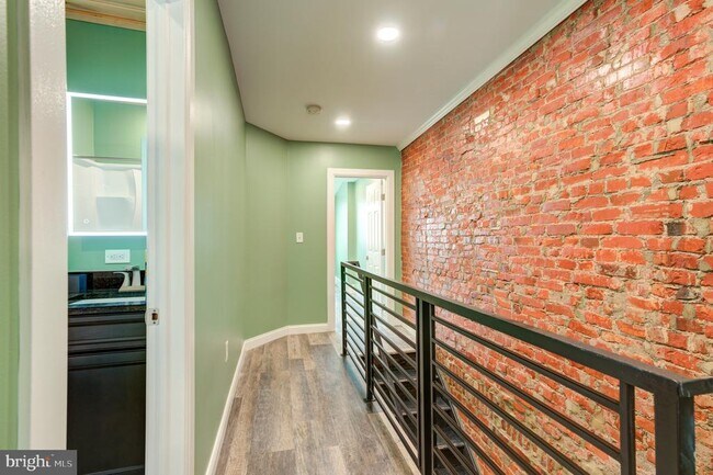 Building Photo - 2643 N Mascher St