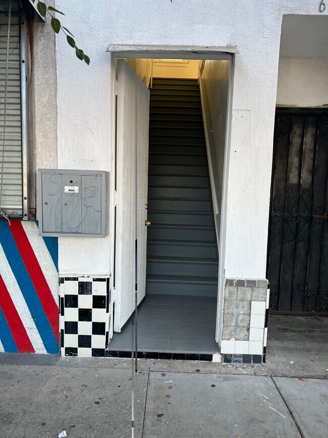 Building Photo - 6403 S Vermont Ave