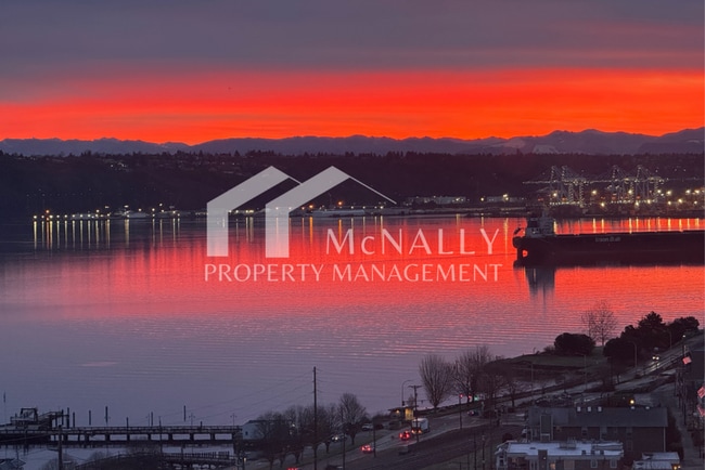Building Photo - Panoramic Water View Home in Tacoma