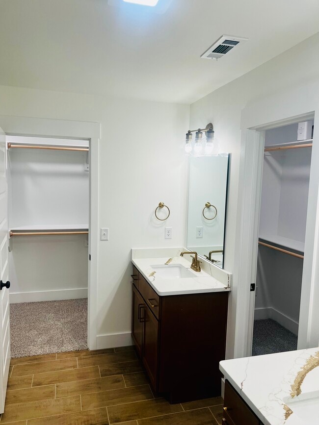 Building Photo - 251 Kristen Ln