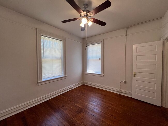 Building Photo - 320 3rd St