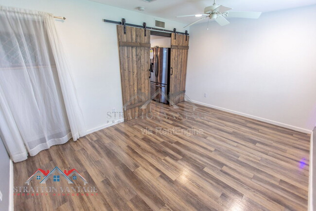 Building Photo - 2224 W Emelita Ave