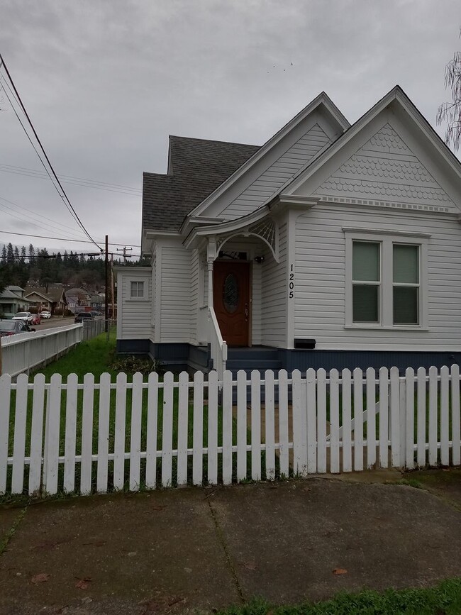 Building Photo - Come take a look at this historical home i...