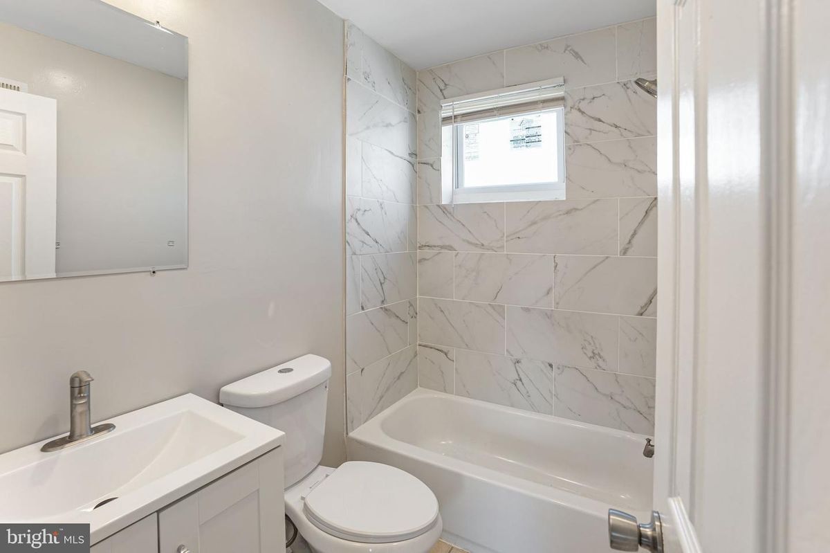 Building Photo - 3815 28th Ave