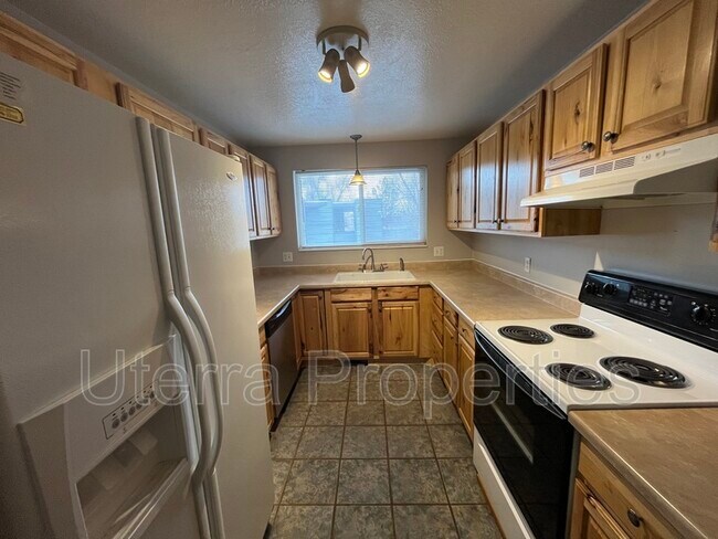 Building Photo - 333 E 4500 S