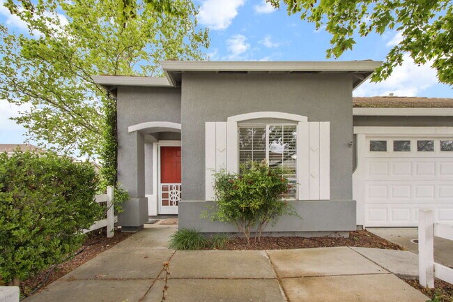 Building Photo - Updated Wildhorse Home | 2 Bed, 2 Bath | Corner Lot | Pets OK | W/D + Landscaping Included