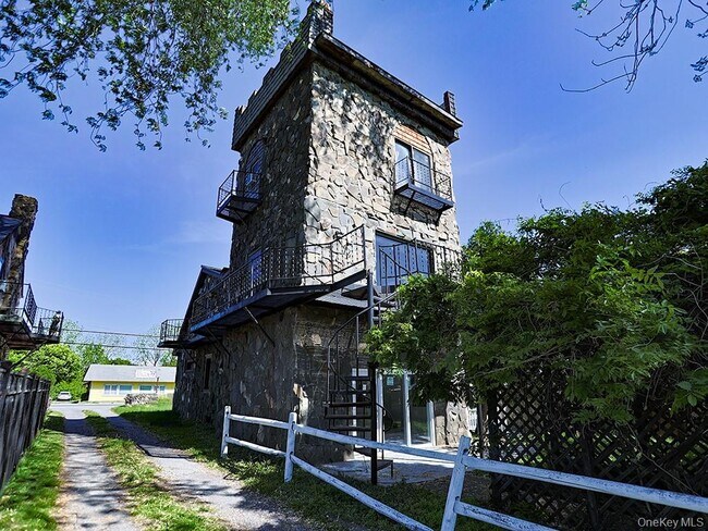 Building Photo - 378 Broadway