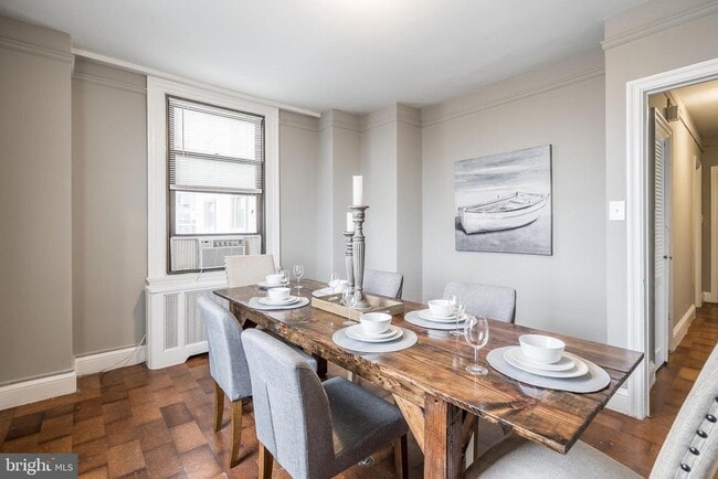 Building Photo - 2031 Locust St