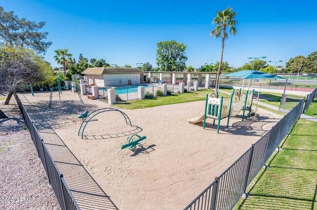 Building Photo - 4515 W Continental Dr