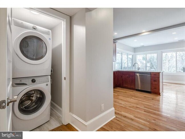 Building Photo - 309 Warwick Rd