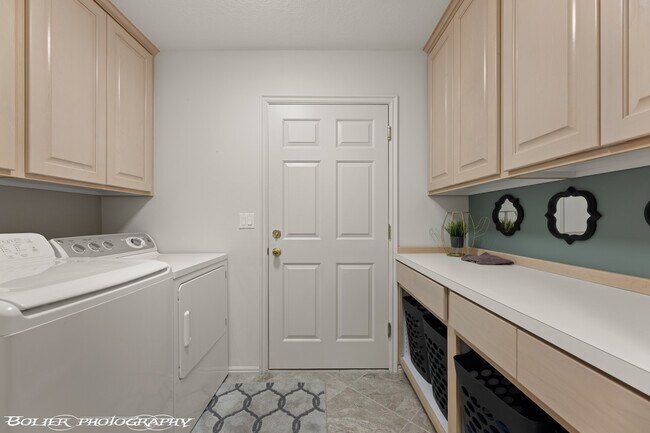 Building Photo - 887 Ironwood Dr