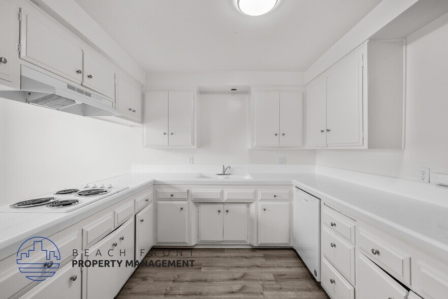 Primary Photo - 355 Coronado Ave.