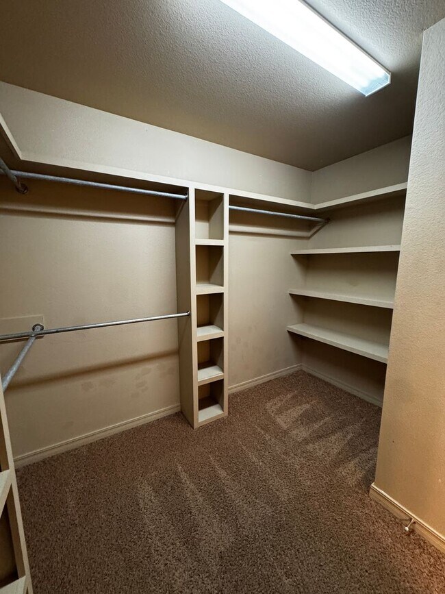 Building Photo - Located in Tradewinds! 3/2/2