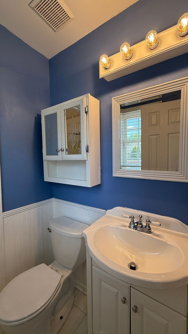 Building Photo - Three Bedroom Rambler in Fredericksburg