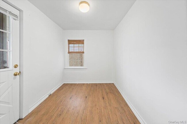 Building Photo - 9 N Dearman St