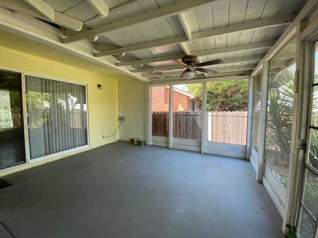 Building Photo - 257 E Benbow St