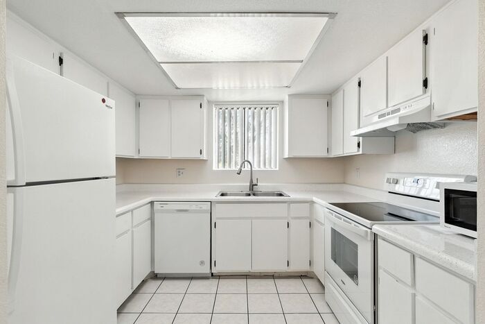 Building Photo - 1201 S McClintock Dr