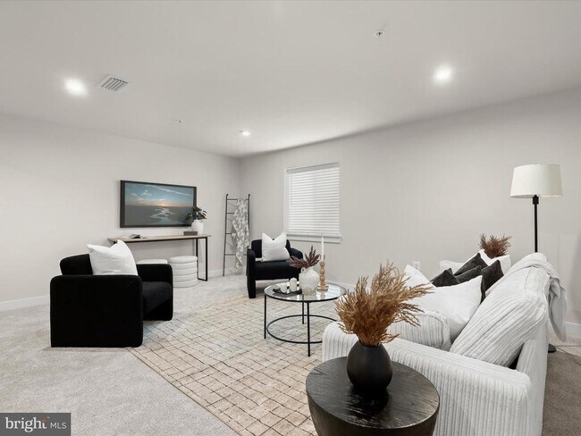 Building Photo - 4738 Naples Ave