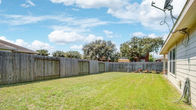 Building Photo - 17231 Hollow Sands Ct