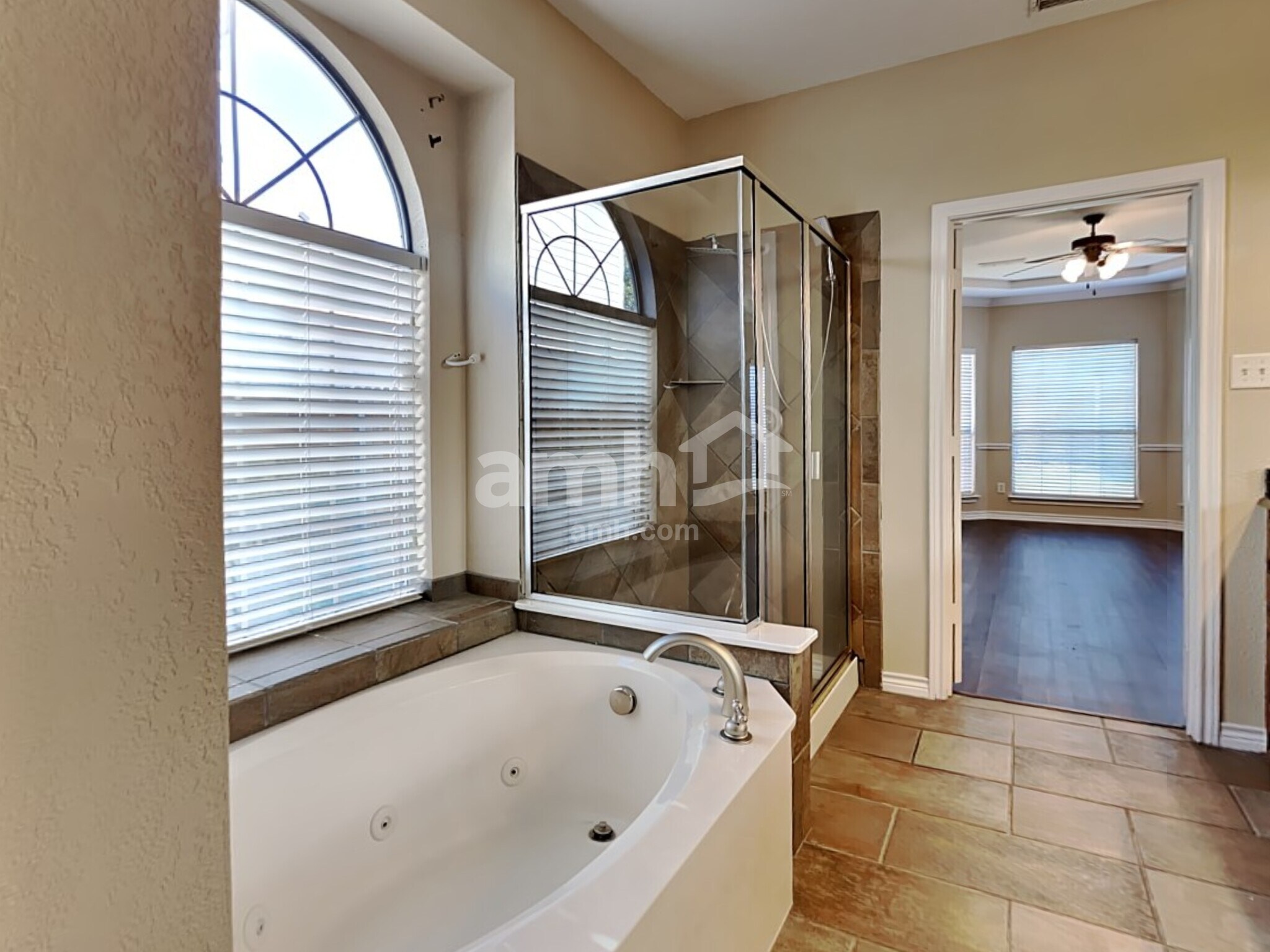 Building Photo - 404 Roundrock Ln