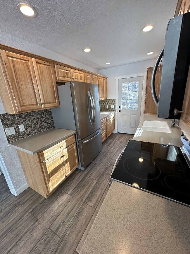 Building Photo - "Charming Little 2-Bedroom Gem on North 5th Street with Elegant Granite Touches!"