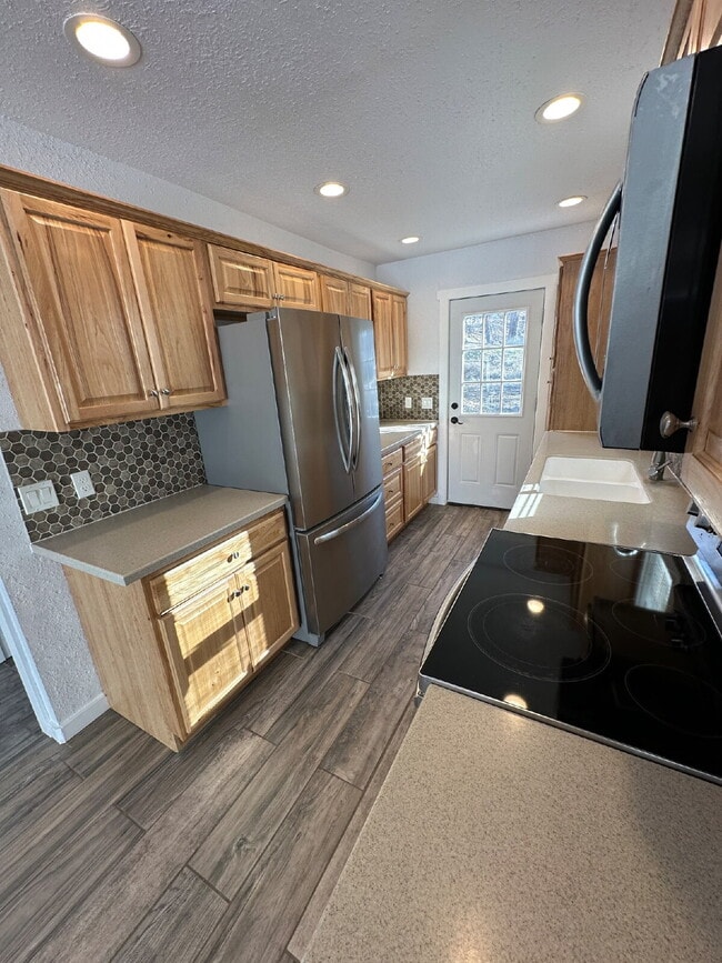 Building Photo - "Charming Little 3-Bedroom Gem on North 5th Street with Elegant Granite Touches!"