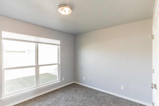 Building Photo - 117 Mike Warner Dr